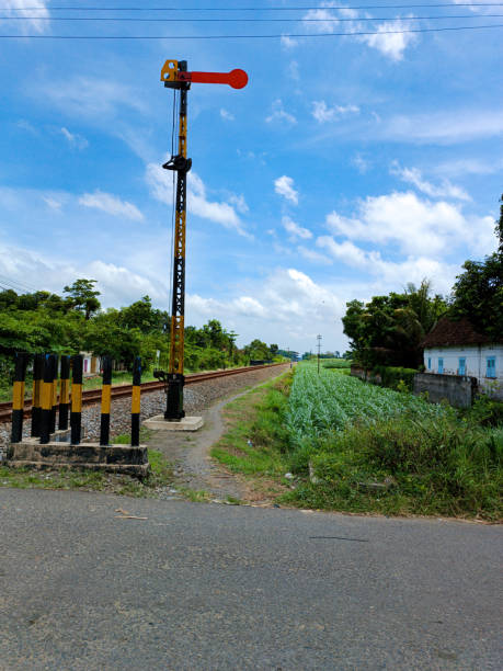 青い空の背景に国の鉄道 - hunting horn flash ストックフォトと画像