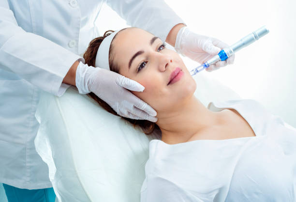 istock Unrecognizable beautician applying injection microneedling in face of client 1475304706