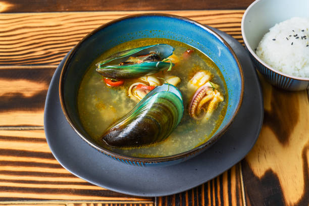 istock Soup tom yum with mussels side view close up 1475311191