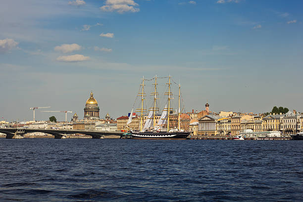 istock Sankt-Petersburg landscape 147532273