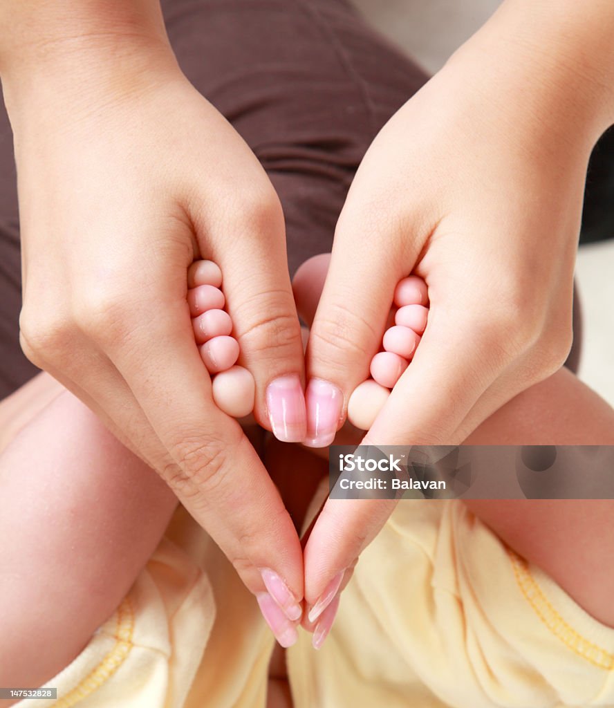 Maternal Liebe und Unterstützung - Lizenzfrei Baby Stock-Foto