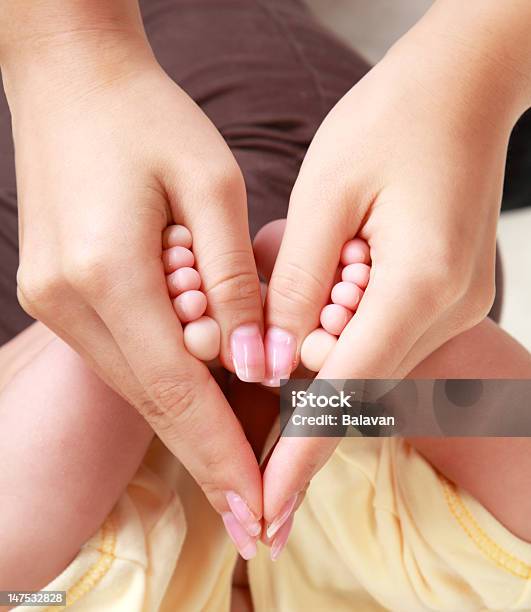 Maternal Liebe Und Unterstützung Stockfoto und mehr Bilder von Baby - Baby, Fotografie, Gestikulieren