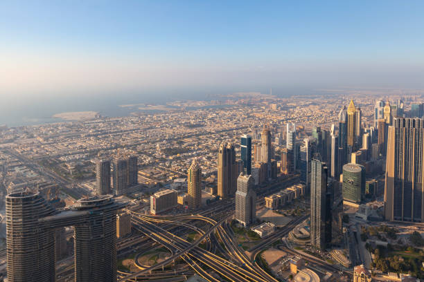 sheik zayed road dubai, vereinigte arabische emirate - sheik zayed road fotos stock-fotos und bilder