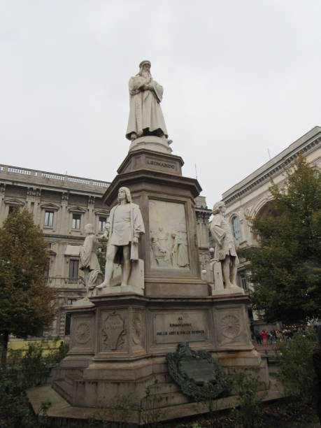 istock Statue of Leonardo da Vinci. Milan. 1475353070