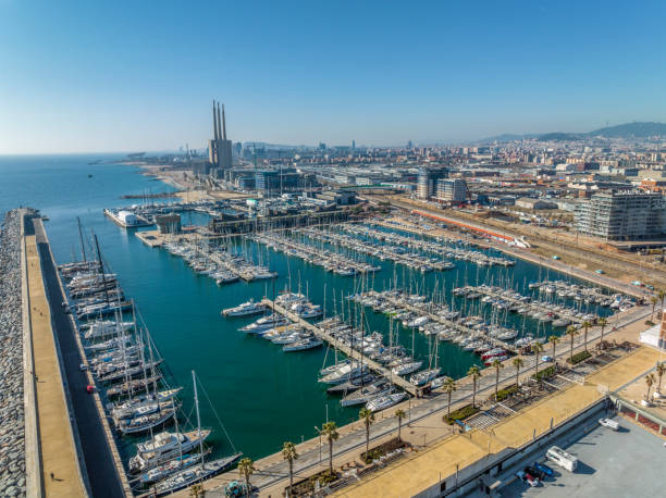 port marina de badalona to marina i port rybacki badalona hiszpania - port de barcelona zdjęcia i obrazy z banku zdjęć