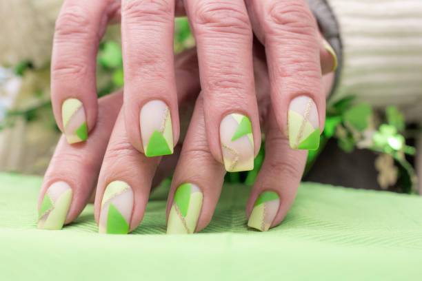 istock Saint Patrick’s Day Nail Art Design 1475392600