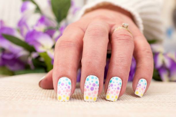 spring colors nail art design - nail salon fingernail manicure design foto e immagini stock