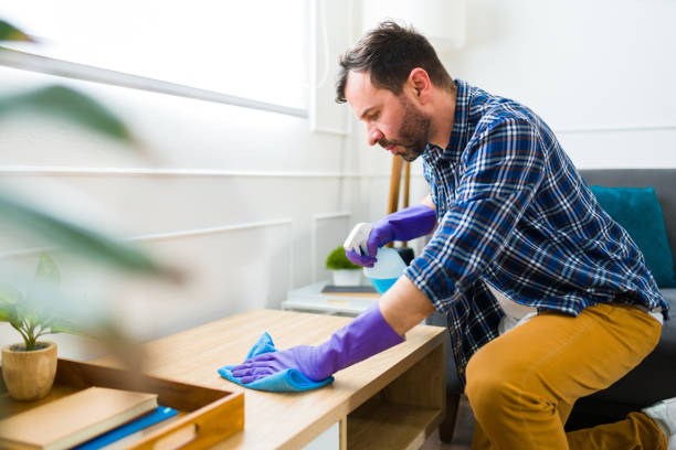 istock Responsible man doing cleaning chores at home 1475395031