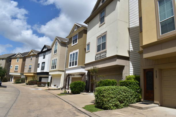 A colorful array of upscale homes in Houston, Texas March 22, 2023, Houston, Texas USA - A colorful array of homes luxury gated community stock pictures, royalty-free photos & images
