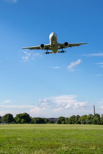 istock Aircraft Landing in Virginia 1475413158