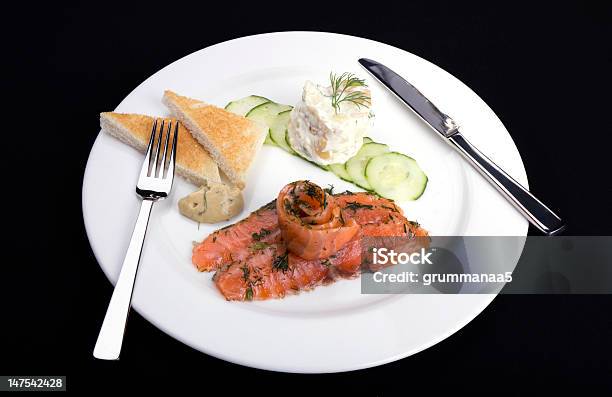 Salmão Fumado E Salada De Batata - Fotografias de stock e mais imagens de Gravlax - Gravlax, Batatas Preparadas, Branco