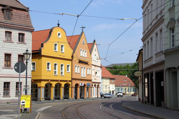 kolorowe tradycyjne domy w historycznej części miasta, chociebuż, brandenburgia, niemcy - cottbus zdjęcia i obrazy z banku zdjęć