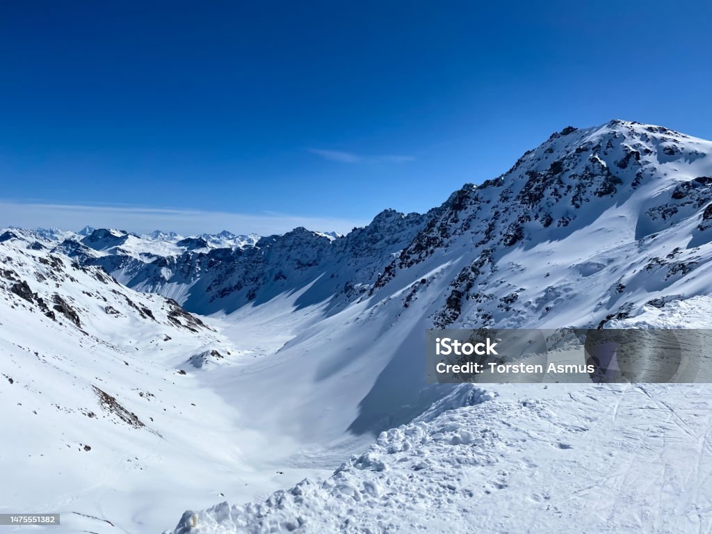 Thung Lũng Alps Núi Tuyết Ở Thụy Sĩ Hình ảnh Sẵn có - Tải xuống ...
