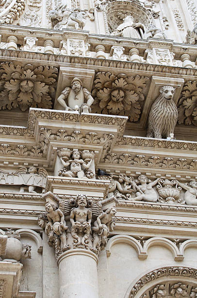 detail einer säule-lecce basilika - baroque style lecce italy puglia stock-fotos und bilder