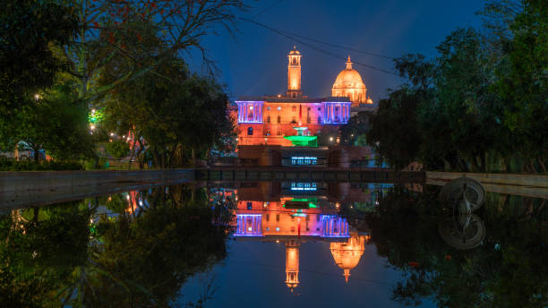 el rashtrapati bhavan, el palacio presidencial en nueva delhi, india, hermosa vista nocturna - new delhi india night government fotografías e imágenes de stock