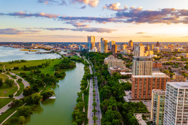 istock Milwaukee Skyline Looking South 1475572427