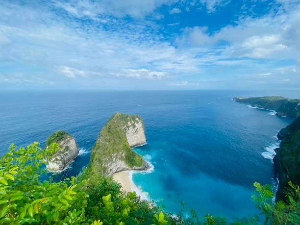 istock Nusa Penida Beach with clear blue sky 1475574975