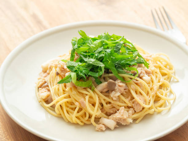 istock Japanese-style tuna and mushroom  pasta 1475577507