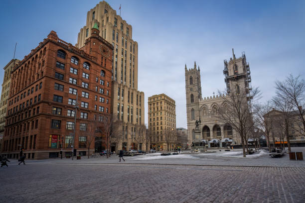 Montreal's most famous square, Place d'Armes, in the old port of Montreal allows us a view of Notre-Dame Cathedral. Montreal's most famous square, Place d'Armes, in the old port of Montreal allows us a view of Notre-Dame Cathedral. place darmes montreal stock pictures, royalty-free photos & images