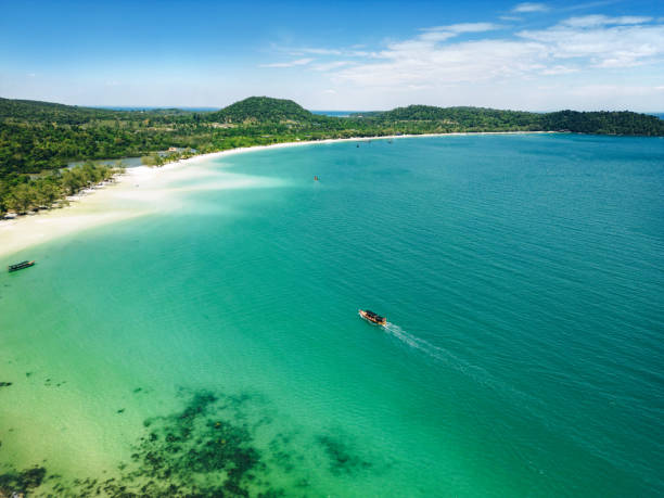 istock Long deserted beach with white sand and clear water 1475587767