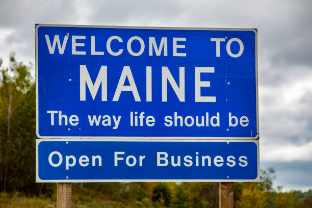 istock Welcome to Maine Sign 2 1475596384