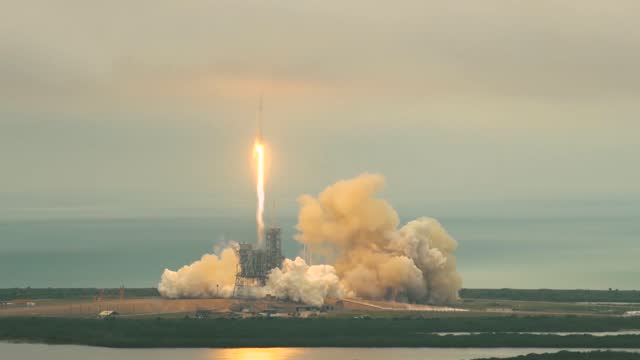 SpaceX Falcon liftoff. Launch of the SpaceX. Space shuttle leaving launch pad.