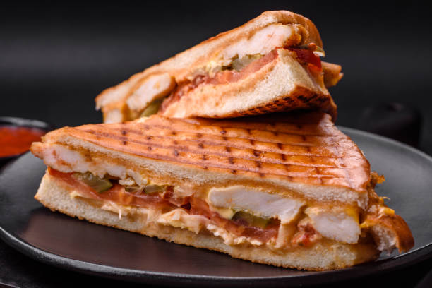 istock Delicious crispy sandwich with chicken breast, tomatoes, ketchup and spices 1475631579