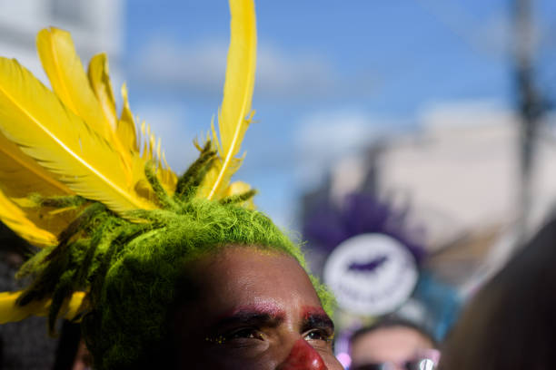 istock Young black man in costume with feathers on his head looking up 1475636914
