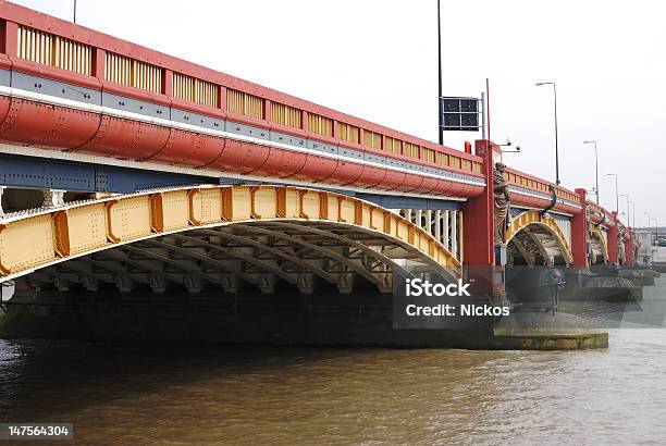 Opel Bridge Londres Inglaterra - Fotografias de stock e mais imagens de Ponte Vauxhall - Ponte Vauxhall, Ao Ar Livre, Arco - Caraterística arquitetural