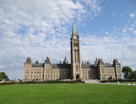 Parliament Hill (en francés: Colline du Parlement) y Peace Tower, Ontario photo