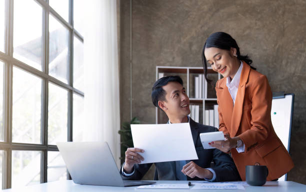 istock Business team meeting to conference discussing working analyzing with financial data and marketing business strategy project, presentation and brainstorming to making new project 1475672814