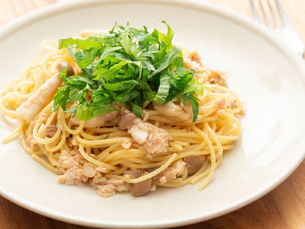 istock Japanese-style tuna and mushroom  pasta 1475680843