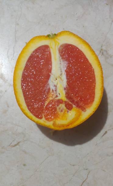 istock Slice of orange looks like human's lungs 1475701531