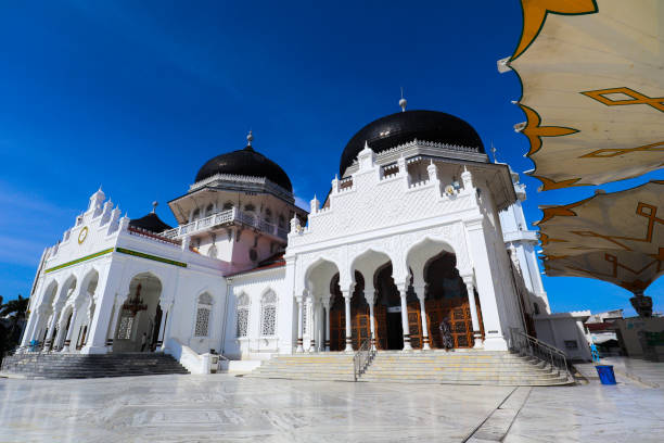istock View of mosque baiturrahman Banda Aceh 1475707004