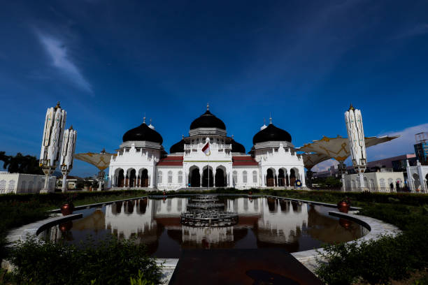 istock View of mosque baiturrahman Banda Aceh 1475707365