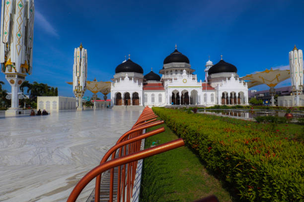 istock View of mosque baiturrahman Banda Aceh 1475707936