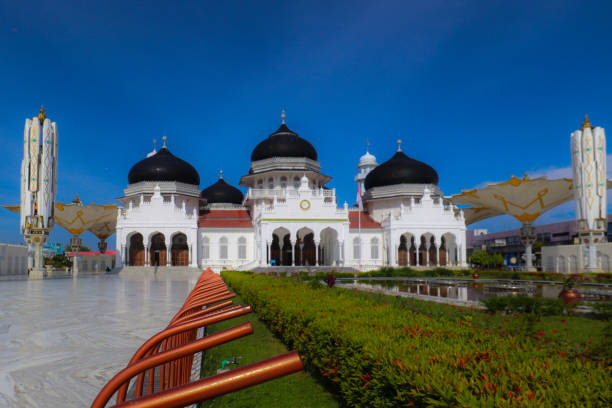 istock View of mosque baiturrahman Banda Aceh 1475707949