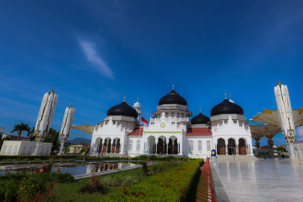 istock View of mosque baiturrahman Banda Aceh 1475708068