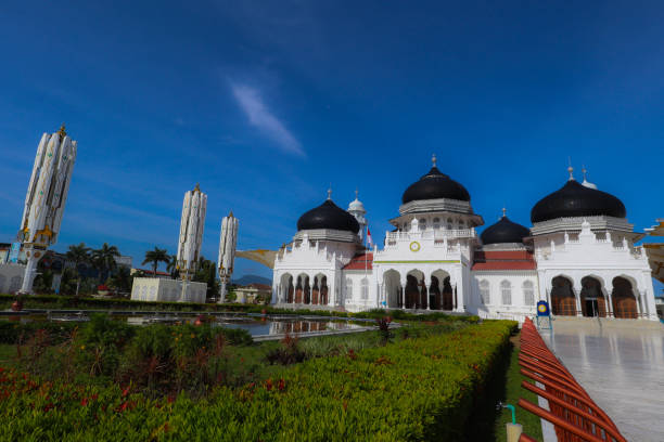 istock View of mosque baiturrahman Banda Aceh 1475708883