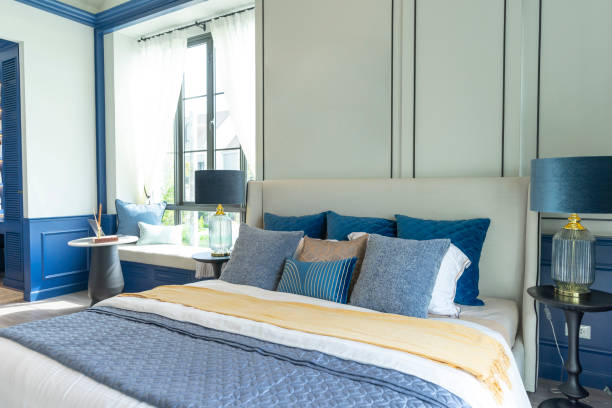 istock Cottage style bedroom in blue and yellow bedding interior. 1475742155