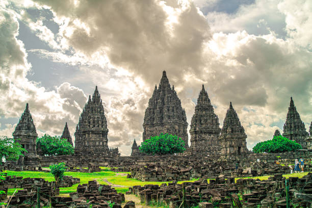 tempio di prambanan a yogyakarta, giava, indonesia - prambanan temple foto e immagini stock