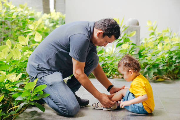 istock Father helping his son put his shoes on 1475761188