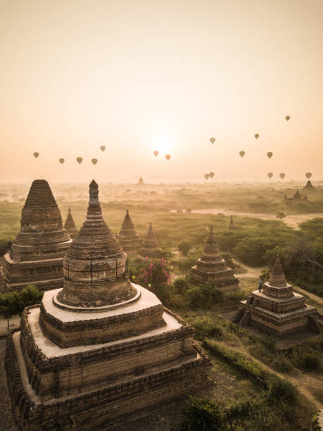 магия багана - architecture asia morning bagan стоковые фото и изображения