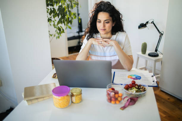 istock Female nutritionist having an online consultation with her client 1475781134
