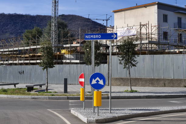 alzano lombardo hospital, where in 2020 the contagion spread quickly and became the symbol of the beginning of the pandemic - travel healthcare and medicine emergency services urgency imagens e fotografias de stock