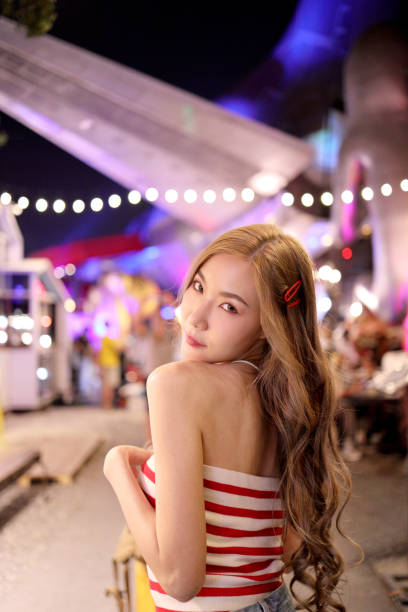 istock Girl in Travel 1475800111