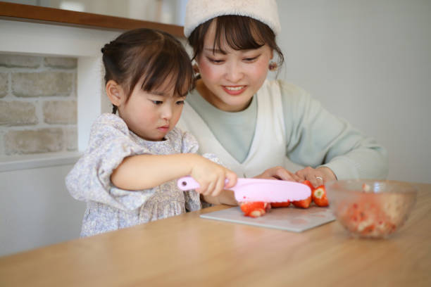 istock Parent and child cutting strawberries 1475810323
