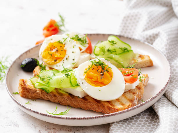 healthy breakfast. toast with feta cheese and egg. healthy balanced food. - morning tomato lettuce vegetable imagens e fotografias de stock