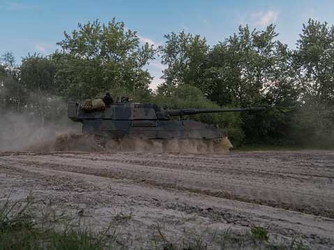 Panzerhouwitser / Panzerhaubitze / armoured howitzer / PzH 2000 NL drivingon a dirt road during exercise