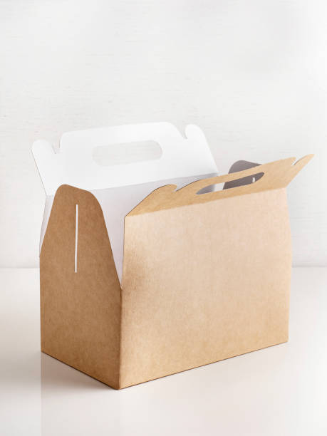 caixa de papelão, caixa de papelão em branco aberta, caixa de almoço de papelão marrom, caixa de comida de papelão, caixa de comida de comida - box cake food lunch - fotografias e filmes do acervo